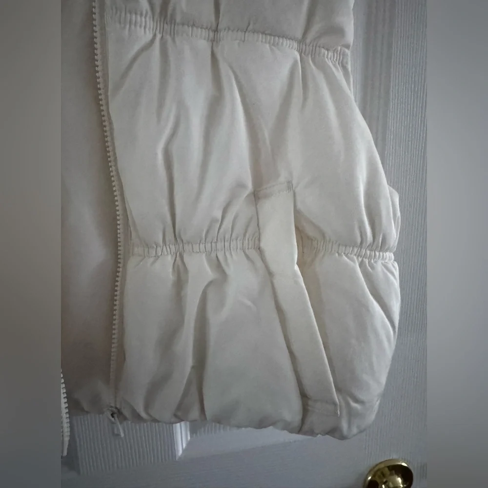H&M PUFFER VEST LIGHT BEIGE CROPPED SIZE SMALL - Picture 9 of 11